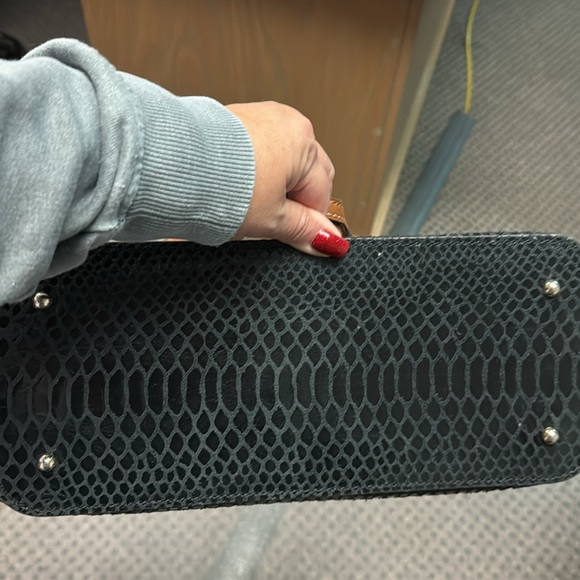 DOONEY AND BOURKE PATENT LEATHER TOTE - Picture 3 of 5